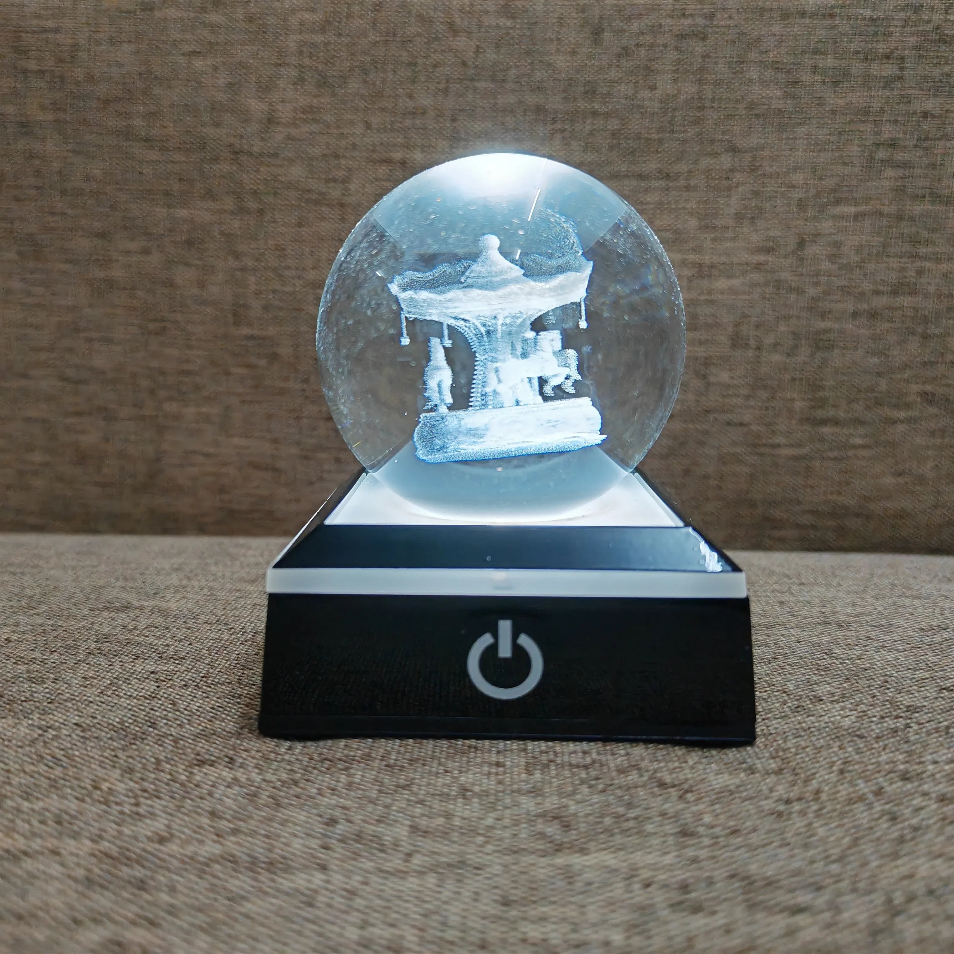 3D Planet Crystal Ball Night Light – Galaxy/Moon/Saturn Tabletop Décor Gift